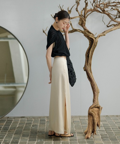 LAULEN(ローレン)の「boxy back button pleats tops /ボクシーバックボタンプリーツトップス(ニット/セーター・レディース・ブラック/ブルー/オートミール/アイボリー・FREE)」の13枚目の写真