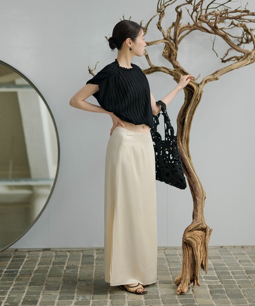 LAULEN(ローレン)の「boxy back button pleats tops /ボクシーバックボタンプリーツトップス(ニット/セーター・レディース・ブラック/ブルー/オートミール/アイボリー・FREE)」の14枚目の写真