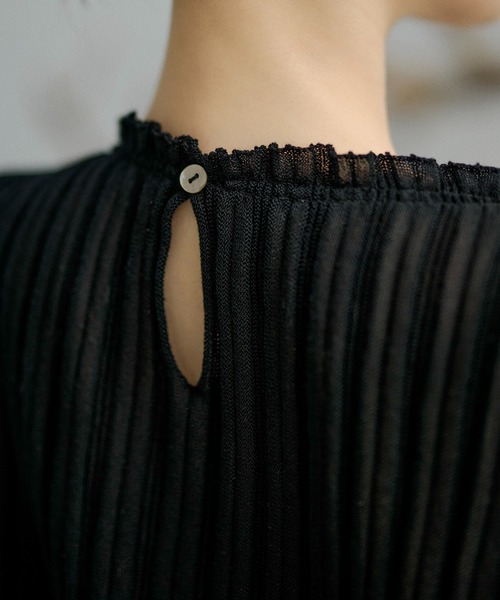 LAULEN(ローレン)の「boxy back button pleats tops /ボクシーバックボタンプリーツトップス(ニット/セーター・レディース・ブラック/ブルー/オートミール/アイボリー・FREE)」の17枚目の写真