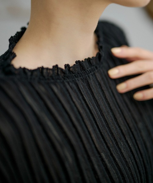 LAULEN(ローレン)の「boxy back button pleats tops /ボクシーバックボタンプリーツトップス(ニット/セーター・レディース・ブラック/ブルー/オートミール/アイボリー・FREE)」の18枚目の写真