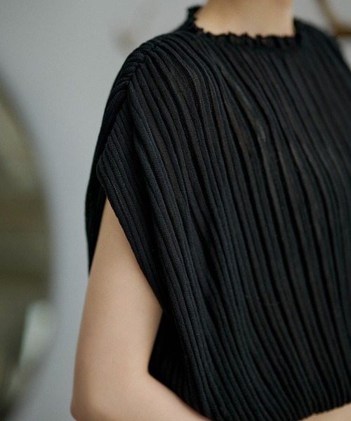 LAULEN(ローレン)の「boxy back button pleats tops /ボクシーバックボタンプリーツトップス(ニット/セーター・レディース・ブラック/ブルー/オートミール/アイボリー・FREE)」の19枚目の写真