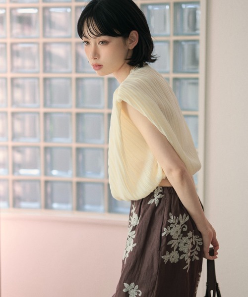 LAULEN(ローレン)の「boxy back button pleats tops /ボクシーバックボタンプリーツトップス(ニット/セーター・レディース・ブラック/ブルー/オートミール/アイボリー・FREE)」の22枚目の写真