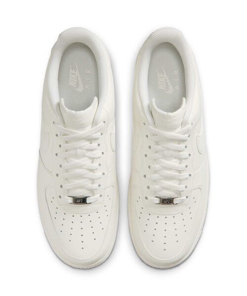 NIKE(ナイキ)の「ナイキ エア フォース 1 '07 メンズシューズ / Nike Air Force 1 '07 Men's Shoes IH1698-100 Sail(スニーカー・メンズ・クリーム・25/24.5/24/29/27.5/27/26.5/26/25.5/28.5/28)」の4枚目の写真