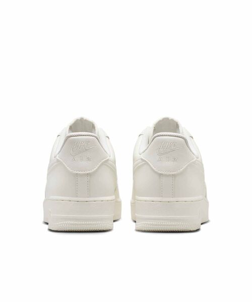 NIKE(ナイキ)の「ナイキ エア フォース 1 '07 メンズシューズ / Nike Air Force 1 '07 Men's Shoes IH1698-100 Sail(スニーカー・メンズ・クリーム・25/24.5/24/29/27.5/27/26.5/26/25.5/28.5/28)」の6枚目の写真