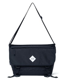 BEAMSDESIGN(ビームスデザイン)Slash かぶせショルダーバッグ(M)