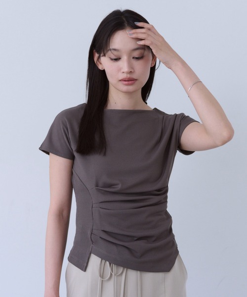 SOYEN(ソイエン)の「コンパクトアシンメトリータックサイドギャザーTシャツ(Tシャツ/カットソー・レディース・ブラウン/クリーム・F)」の19枚目の写真