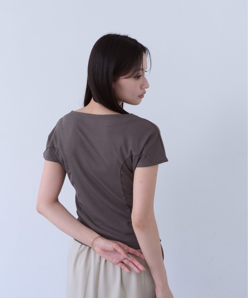 SOYEN(ソイエン)の「コンパクトアシンメトリータックサイドギャザーTシャツ(Tシャツ/カットソー・レディース・ブラウン/クリーム・F)」の9枚目の写真