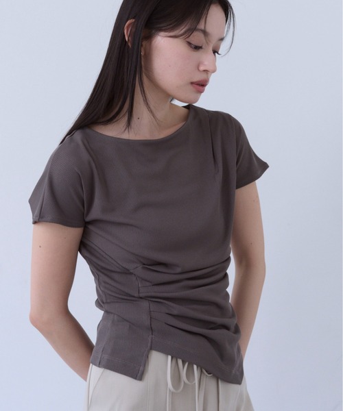 SOYEN(ソイエン)の「コンパクトアシンメトリータックサイドギャザーTシャツ(Tシャツ/カットソー・レディース・ブラウン/クリーム・F)」の10枚目の写真