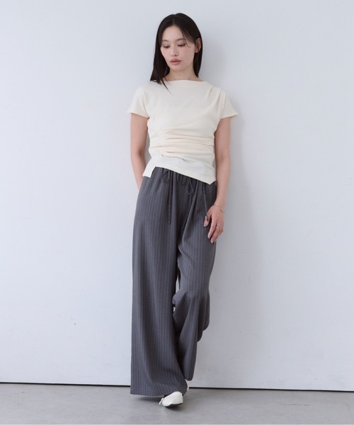 SOYEN(ソイエン)の「コンパクトアシンメトリータックサイドギャザーTシャツ(Tシャツ/カットソー・レディース・ブラウン/クリーム・F)」の5枚目の写真