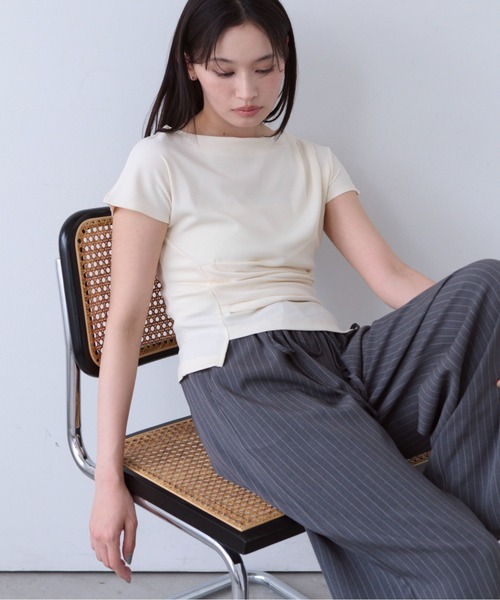SOYEN(ソイエン)の「コンパクトアシンメトリータックサイドギャザーTシャツ(Tシャツ/カットソー・レディース・ブラウン/クリーム・F)」の16枚目の写真