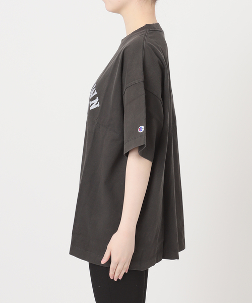 Champion(チャンピオン)の「別注【CHAMPION/チャンピオン】16/1 Jersey T-SHIRT(Tシャツ/カットソー・レディース・ブルー系その他/ブラウン/ピンク/ブラック系その他/チャコールグレー・MEDIUM)」の17枚目の写真