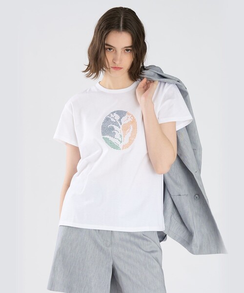 To b. by agnes b.（トゥービーバイアニエスベー）の「Blooms in Dots(Tulip) オーガニックコットン 半袖 アーティスト Tシャツ（Tシャツ/カットソー・レディース・ホワイト・FREE）」の3枚目の写真