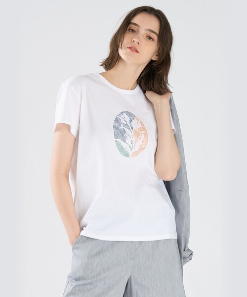 To b. by agnes b.（トゥービーバイアニエスベー）の「Blooms in Dots(Tulip) オーガニックコットン 半袖 アーティスト Tシャツ（Tシャツ/カットソー・レディース・ホワイト・FREE）」の4枚目の写真
