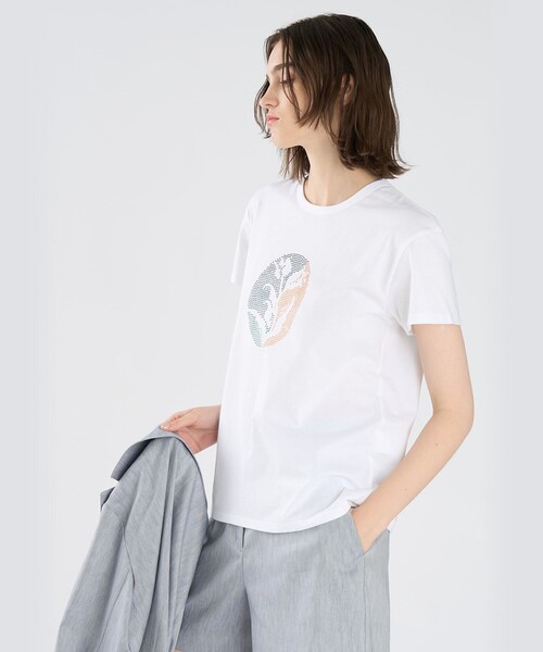 To b. by agnes b.（トゥービーバイアニエスベー）の「Blooms in Dots(Tulip) オーガニックコットン 半袖 アーティスト Tシャツ（Tシャツ/カットソー・レディース・ホワイト・FREE）」の5枚目の写真