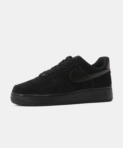NIKE（ナイキ）の「NIKE WMNS AIR FORCE 1 '07 IO4833-004（スニーカー・メンズ・ブラック・27.5cm/28cm/28.5cm/24cm/24.5cm/25cm/25.5cm/26.5cm/27cm/23cm/23.5cm）」の2枚目の写真