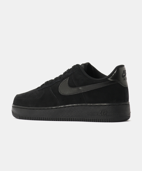 NIKE（ナイキ）の「NIKE WMNS AIR FORCE 1 '07 IO4833-004（スニーカー・メンズ・ブラック・27.5cm/28cm/28.5cm/24cm/24.5cm/25cm/25.5cm/26.5cm/27cm/23cm/23.5cm）」の3枚目の写真