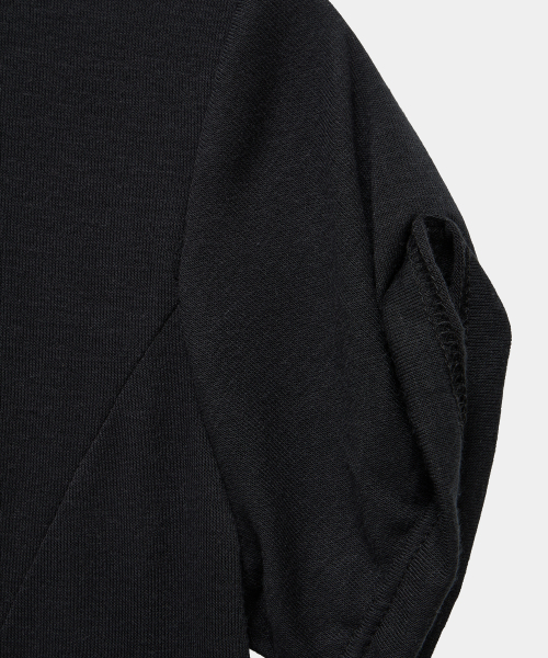 ETRE AU SOMMET（エトレオソメ）の「Drape Pintuck Zipper Roll-Up Short Top (Black)（Tシャツ/カットソー・レディース・ブラック・FREE）」の10枚目の写真