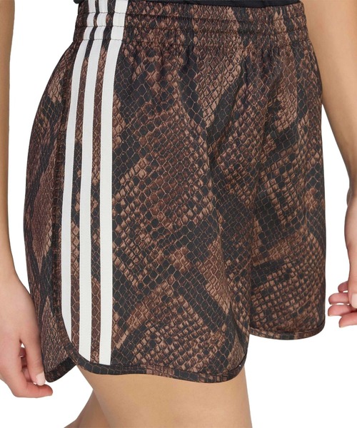 adidas(アディダス)の「adidas SNAKE PRINT SATIN SHORTS / アディダス スネーク プリント サテン ショーツ(その他パンツ・レディース・ブラウン・S/M/L)」の4枚目の写真
