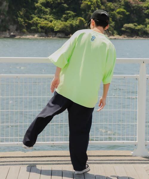 URBAN RESEARCH(アーバンリサーチ)の「Wide Dad GRAPHIC T-SHIRTS WITH HATCH(Tシャツ/カットソー・メンズ・ホワイト系その他/グリーン系その他/ネイビー・1/2)」の14枚目の写真