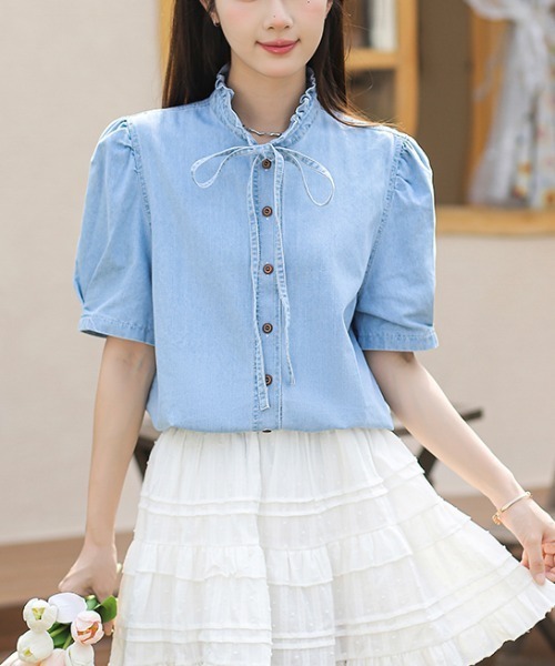 LUCPY(ラクピー)の「フリルネックリボンデニムブラウス(シャツ/ブラウス・レディース・ライトブルー・SMALL/LARGE/MEDIUM/X-LARGE)」の4枚目の写真