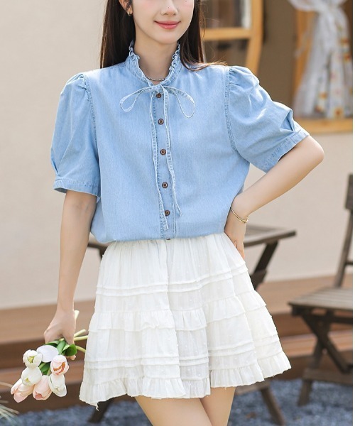 LUCPY(ラクピー)の「フリルネックリボンデニムブラウス(シャツ/ブラウス・レディース・ライトブルー・SMALL/LARGE/MEDIUM/X-LARGE)」の3枚目の写真