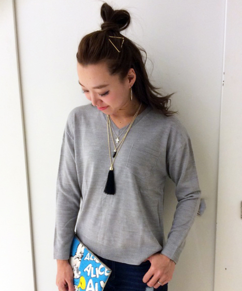 VENCEEXCHANGE（ヴァンスエクスチェンジ）の「ポケ付Vニットプルオーバー          （ニット/セーター・レディース・ベージュ/その他35/オフホワイト/グレー・MEDIUM）」の3枚目の写真