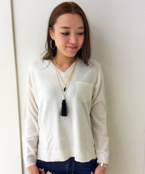 VENCEEXCHANGE（ヴァンスエクスチェンジ）の「ポケ付Vニットプルオーバー          （ニット/セーター・レディース・ベージュ/その他35/オフホワイト/グレー・MEDIUM）」の2枚目の写真