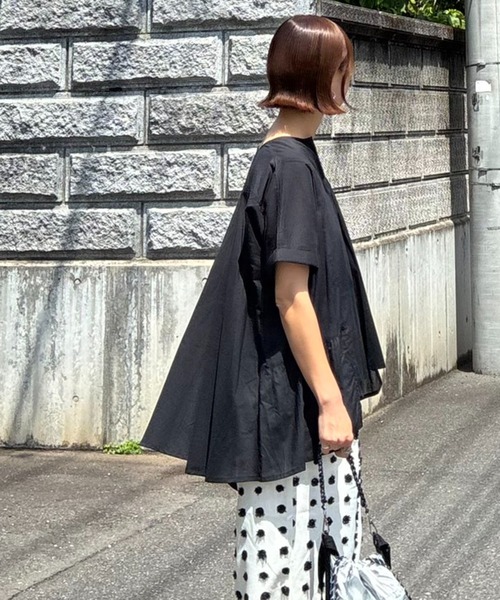 notch.(ノッチ)の「【notch. by KR 】スキッパーサイドギャザーブラウス(シャツ/ブラウス・レディース・ブラック/ネイビー/オフホワイト/ライトブルー・M)」の7枚目の写真