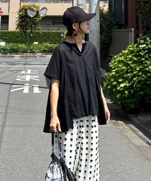 notch.(ノッチ)の「【notch. by KR 】スキッパーサイドギャザーブラウス(シャツ/ブラウス・レディース・ブラック/ネイビー/オフホワイト/ライトブルー・M)」の6枚目の写真