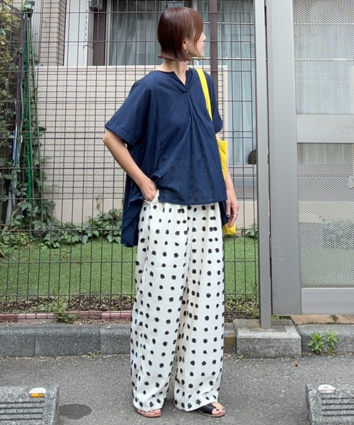 notch.(ノッチ)の「【notch. by KR 】スキッパーサイドギャザーブラウス(シャツ/ブラウス・レディース・ブラック/ネイビー/オフホワイト/ライトブルー・M)」の9枚目の写真