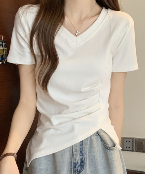 2ly2(トゥーリートゥー)の「ドレープ×アシメ裾が美しいVネックTシャツ(Tシャツ/カットソー・レディース・ピンク/ブラック/ホワイト・FREE)」の1枚目の写真