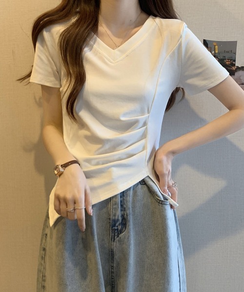 2ly2(トゥーリートゥー)の「ドレープ×アシメ裾が美しいVネックTシャツ(Tシャツ/カットソー・レディース・ピンク/ブラック/ホワイト・FREE)」の8枚目の写真