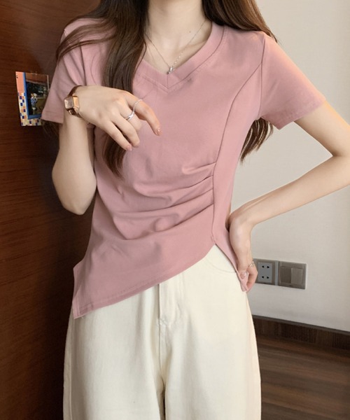 2ly2(トゥーリートゥー)の「ドレープ×アシメ裾が美しいVネックTシャツ(Tシャツ/カットソー・レディース・ピンク/ブラック/ホワイト・FREE)」の16枚目の写真