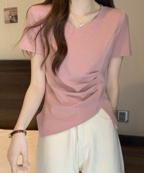 2ly2(トゥーリートゥー)の「ドレープ×アシメ裾が美しいVネックTシャツ(Tシャツ/カットソー・レディース・ピンク/ブラック/ホワイト・FREE)」の22枚目の写真