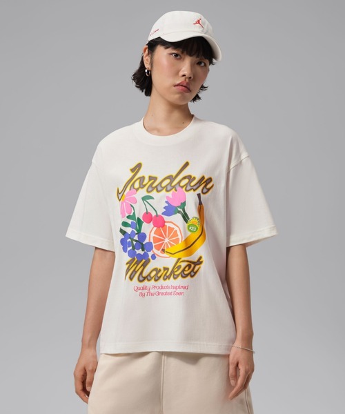 JORDAN BRAND(ジョーダンブランド)の「ジョーダン ウィメンズ オーバーサイズ T シャツ / Jordan Women's Oversized T-Shirt IW0935-133 Sail(Tシャツ/カットソー・レディース・クリーム・M/L/XL/S/XS)」の1枚目の写真