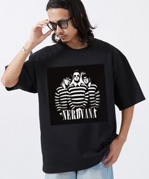 【SIDEWAYSTANCE】NERDVANAモノクロフォト半袖Tシャツ 70497