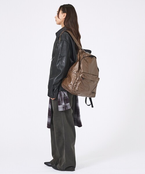 UNIVERSAL OVERALL(ユニバーサルオーバーオール)の「【UNIVERSAL OVERALL/ユニバーサルオーバーオール】:Surplus ANYTIME daily rucksack/リュック/バックパック/バッグ/秋冬(バックパック/リュック・メンズ・ブラウン/カーキ/ブラック・フリー)」の4枚目の写真