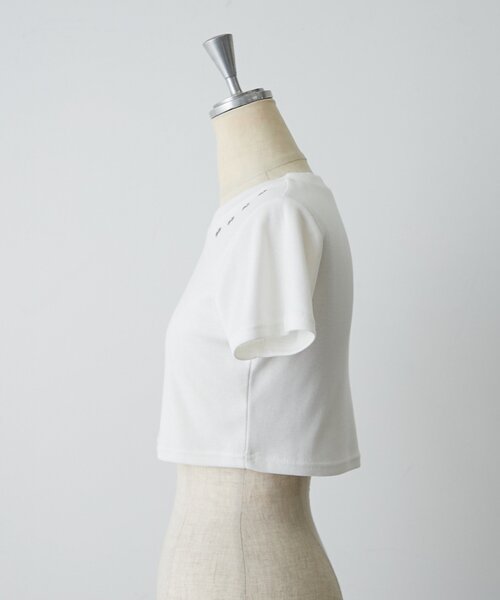 Mavie..7(メヴィセットゥ)の「【Mavie..7】刺繍アイレットTee(Tシャツ/カットソー・レディース・ブラック/オフホワイト・FREE)」の7枚目の写真