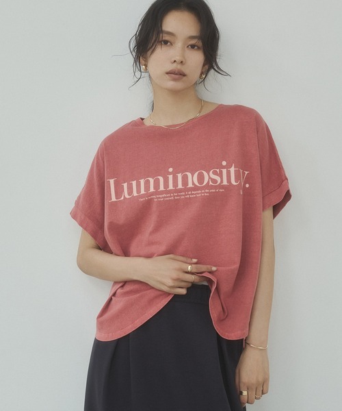 hunch(ハンチ)の「製品染め ピグメント ロゴTシャツ(Tシャツ/カットソー・レディース・チャコール/ライトベージュ/レッド・FREE)」の3枚目の写真