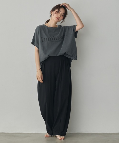hunch(ハンチ)の「製品染め ピグメント ロゴTシャツ(Tシャツ/カットソー・レディース・チャコール/ライトベージュ/レッド・FREE)」の11枚目の写真