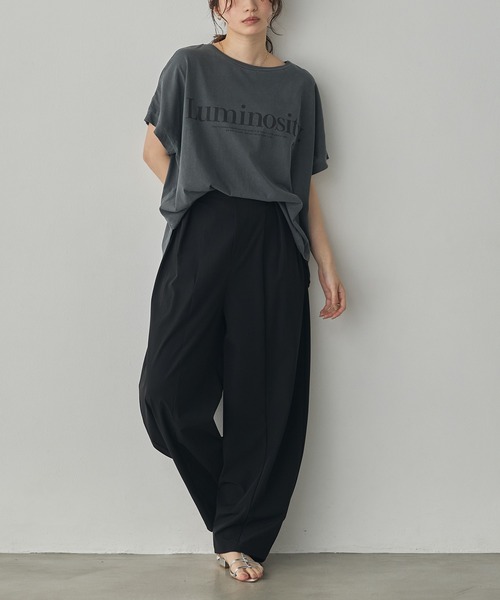 hunch(ハンチ)の「製品染め ピグメント ロゴTシャツ(Tシャツ/カットソー・レディース・チャコール/ライトベージュ/レッド・FREE)」の4枚目の写真