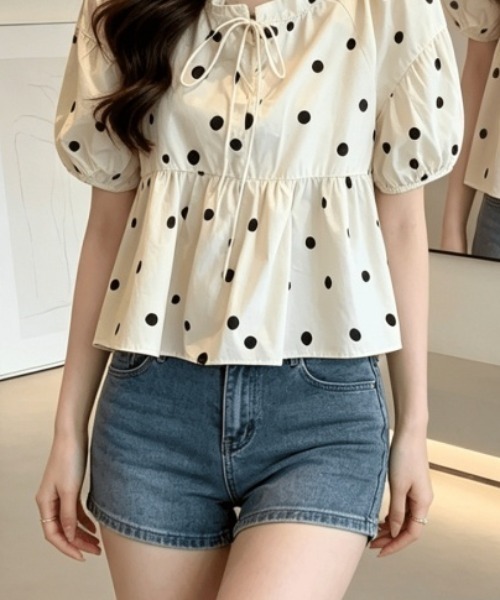 Ritzy(リッツィー)の「ドット柄・バルーンスリーブ半袖ブラウス(シャツ/ブラウス・レディース・ホワイト・LARGE/MEDIUM)」の2枚目の写真