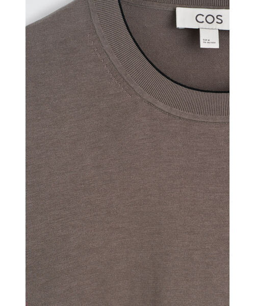 COS(コス)の「コントラストトリム シルクコットンTシャツ(Tシャツ/カットソー・メンズ・ベージュ/ネイビー・XL/L/XS/S/M)」の15枚目の写真