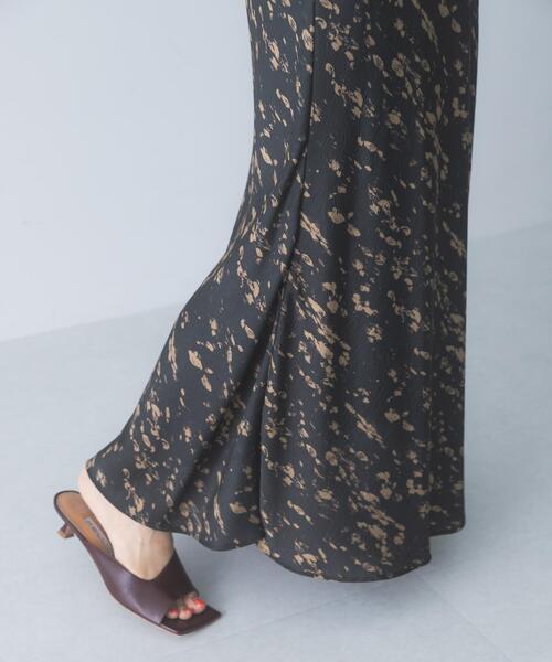 URBAN RESEARCH ROSSO WOMEN(アーバンリサーチ ロッソ)の「CHIGNON レオパードバイヤススカート(スカート・レディース・ホワイト/ブラック・FREE)」の14枚目の写真