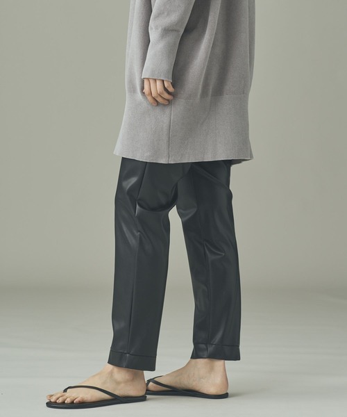 Curensology(カレンソロジー)の「Curensology(カレンソロジー)/【二宮こずえさん出演YouTube紹介アイテム】フェイクレザーナローパンツ(その他パンツ・レディース・ダークブラウン/ブラック・FREE)」の16枚目の写真