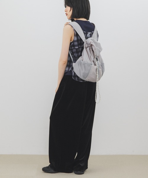 KBF（ケイビーエフ）の「メッシュポケットリップストップリュック（バックパック/リュック・レディース・グレー/ブラック/ライトベージュ・ONE）」の12枚目の写真