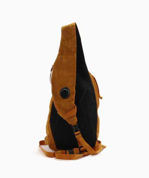 C.P. COMPANY(シーピーカンパニー)の「C.P.Company / シーピーカンパニー NYLON B CROSSBODY BACKPACK(ショルダーバッグ・メンズ・ブルー系その他/グレー/カーキ/オレンジ/ベージュ・FREE)」の7枚目の写真