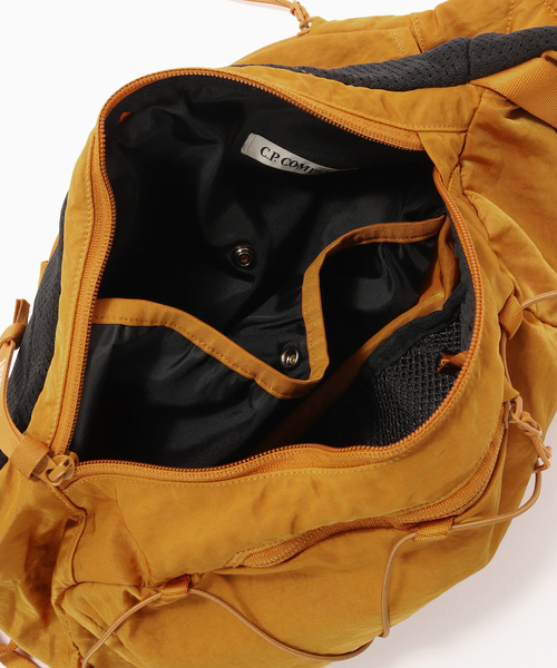 C.P. COMPANY(シーピーカンパニー)の「C.P.Company / シーピーカンパニー NYLON B CROSSBODY BACKPACK(ショルダーバッグ・メンズ・ブルー系その他/グレー/カーキ/オレンジ/ベージュ・FREE)」の9枚目の写真