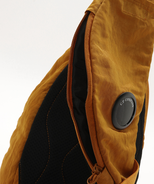C.P. COMPANY(シーピーカンパニー)の「C.P.Company / シーピーカンパニー NYLON B CROSSBODY BACKPACK(ショルダーバッグ・メンズ・ブルー系その他/グレー/カーキ/オレンジ/ベージュ・FREE)」の11枚目の写真