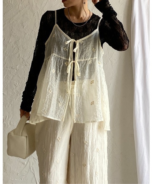 She's Closet(シーズクローゼット)の「長袖クルーネック透かし編みストレッチレースシアートップス(Tシャツ/カットソー・レディース・ブラック/ホワイト/ブラウン/アイボリー・FREE)」の8枚目の写真